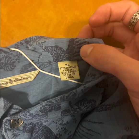 Tommy Bahama Men’s XL Collared Longsleeve Hawaiian Blue Floral Comfy - Picture 6 of 12